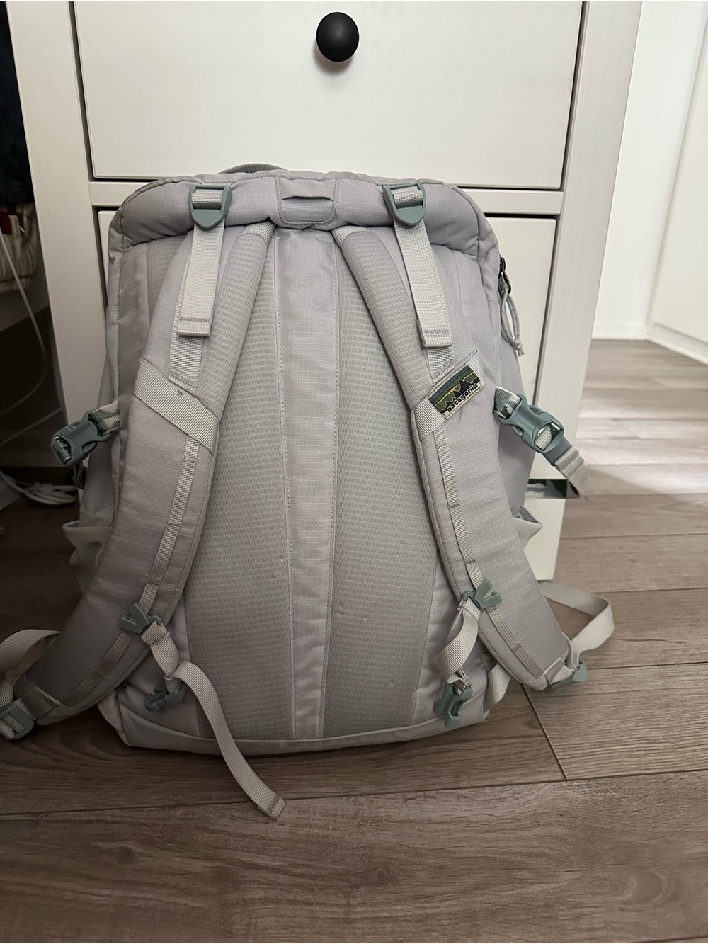 Patagonia REFUGIO DAYPACK 30L Crisp Grey - Picture 5 of 8